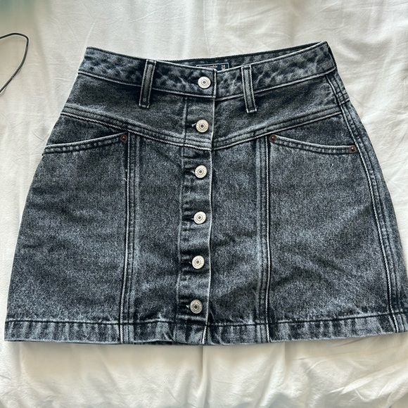 đź–¤ABERCROMBIE & FITCH Denim Skirt - Picture 2 of 2